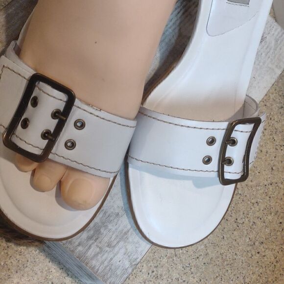 👍 Mia White Sandals Size 7.   A12 - Picture 2 of 5